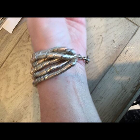 SILVER CYLINDER Streamer Bracelet! - Picture 4 of 16